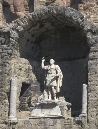 statue of Augustus