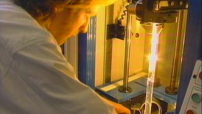 How optical fibers are made from silica glass