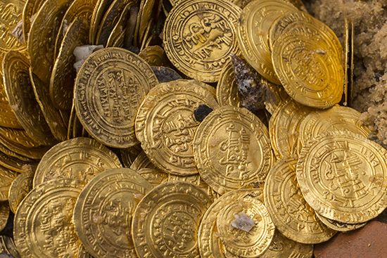 Fāṭimid gold coins