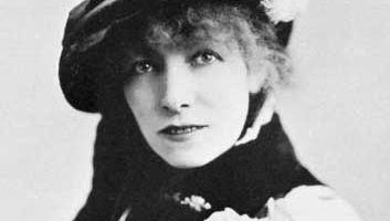 Sarah Bernhardt, photograph by Napoleon Sarony, 1880.